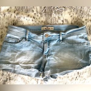 Hollister Jean shorts- Size: 7 Juniors